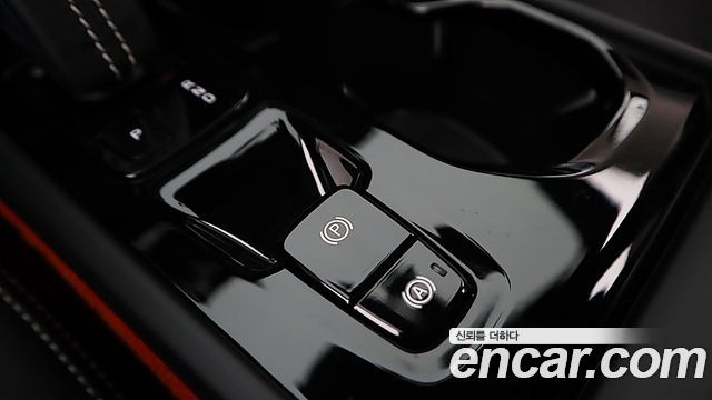 Volvo XC40 B4 R-Design 2021 — фото 18
