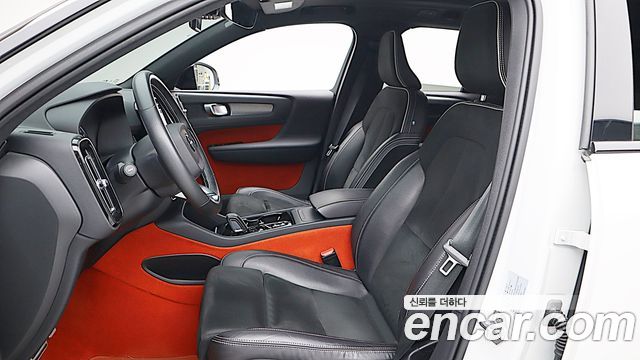 Volvo XC40 B4 R-Design 2021 — фото 21