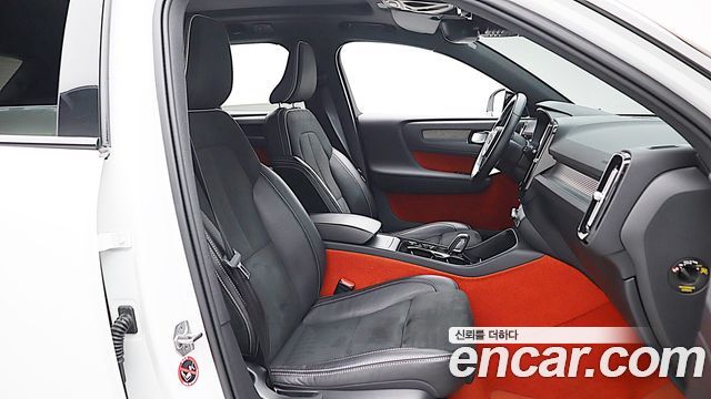 Volvo XC40 B4 R-Design 2021 — фото 22