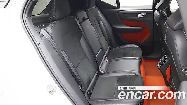 Volvo XC40 B4 R-Design 2021 — фото 24