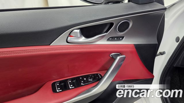 Kia Stinger 2.0 Turbo 2WD Platinum 2020 — фото 30