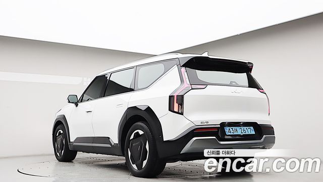 Kia EV9 Long Range 2WD Earth 2024 — фото 2