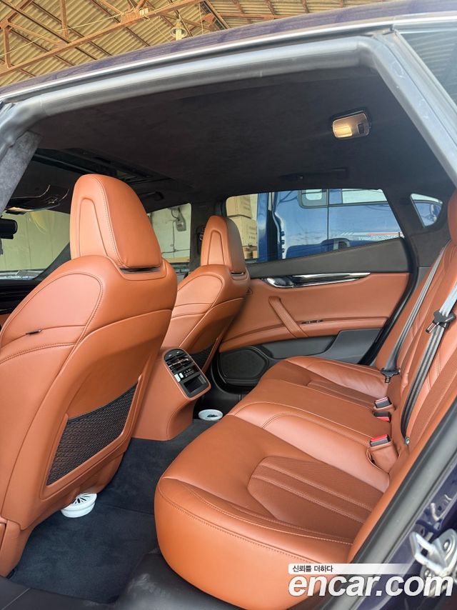 Maserati Quattroporte S Q4 3.0 V6 Gransport 2018 — фото 17