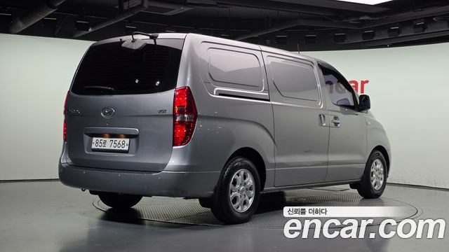 Hyundai Grand Starex 3-Seater VAN CVX Deluxe 2015 — фото 2