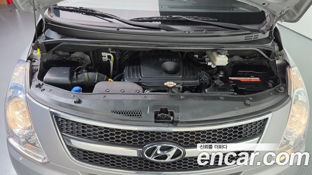 Hyundai Grand Starex 3-Seater VAN CVX Deluxe 2015 — фото 6