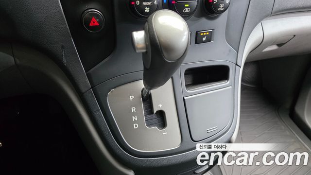 Hyundai Grand Starex 3-Seater VAN CVX Deluxe 2015 — фото 9