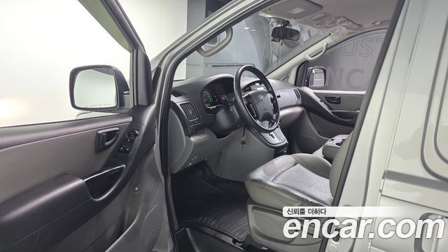 Hyundai Grand Starex 3-Seater VAN CVX Deluxe 2015 — фото 10