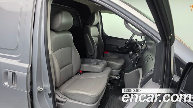 Hyundai Grand Starex 3-Seater VAN CVX Deluxe 2015 — фото 11