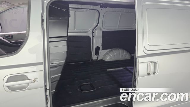 Hyundai Grand Starex 3-Seater VAN CVX Deluxe 2015 — фото 12
