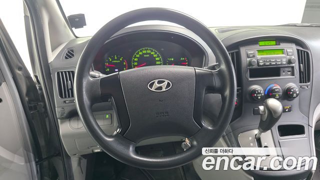 Hyundai Grand Starex 3-Seater VAN CVX Deluxe 2015 — фото 13