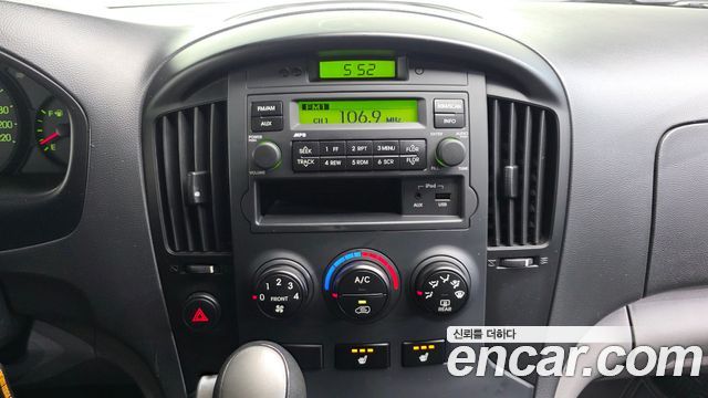 Hyundai Grand Starex 3-Seater VAN CVX Deluxe 2015 — фото 14