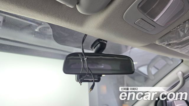 Hyundai Grand Starex 3-Seater VAN CVX Deluxe 2015 — фото 17