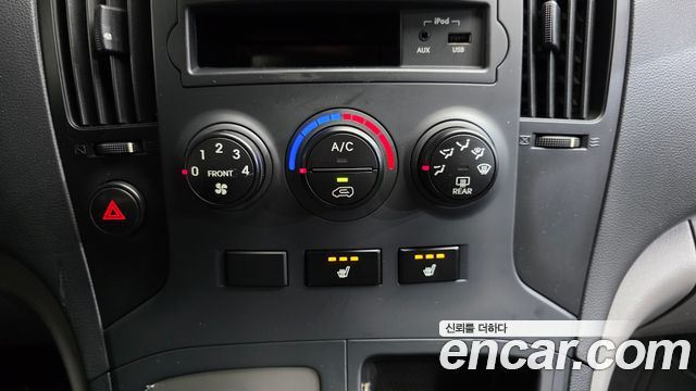 Hyundai Grand Starex 3-Seater VAN CVX Deluxe 2015 — фото 19