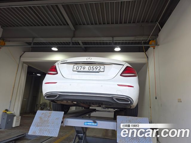 Mercedes-Benz E-Class (W213) E220d Avantgarde 2017 — фото 2