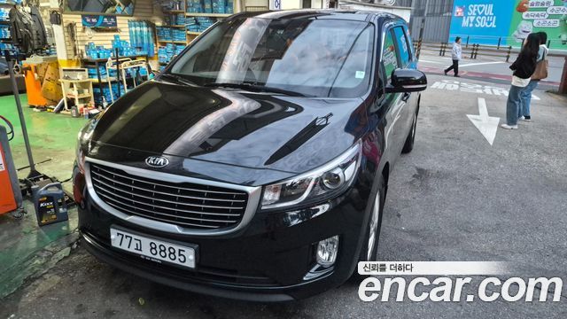 Kia Carnival 11-seater Deluxe