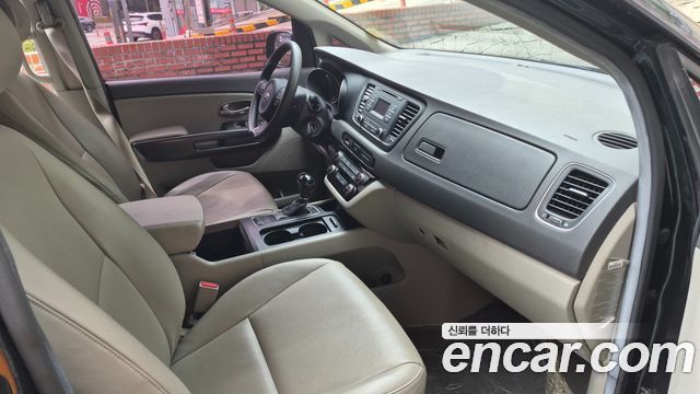 Kia Carnival 11-seater Deluxe 2015 — фото 4