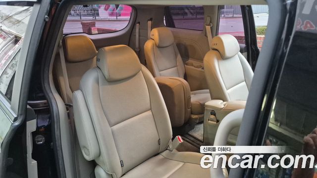 Kia Carnival 11-seater Deluxe 2015 — фото 23