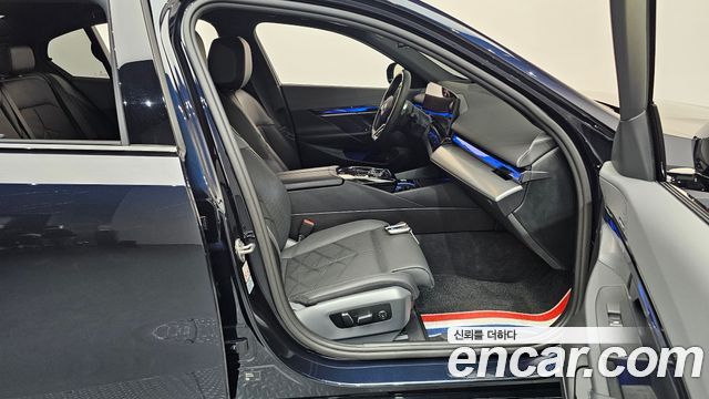 BMW 5 Series (G60) 530e M Sport 2024 — фото 32