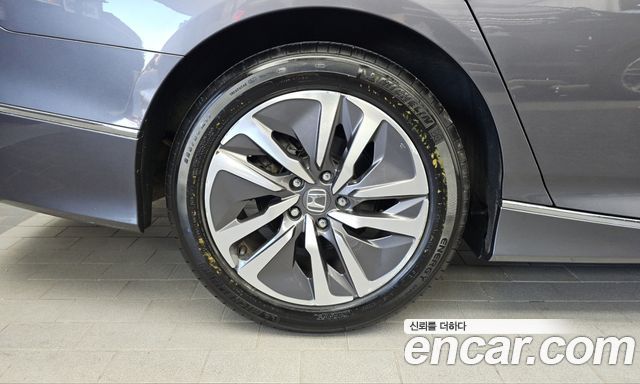 Honda Accord (X) 2.0 Hybrid Touring 2019 — фото 5