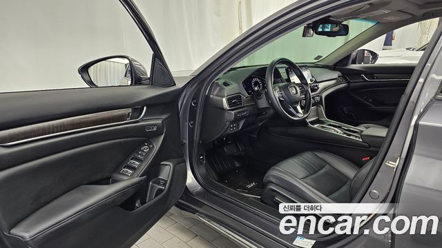 Honda Accord (X) 2.0 Hybrid Touring 2019 — фото 10