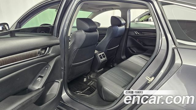 Honda Accord (X) 2.0 Hybrid Touring 2019 — фото 16