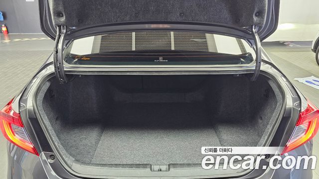 Honda Accord (X) 2.0 Hybrid Touring 2019 — фото 21