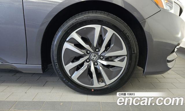 Honda Accord (X) 2.0 Hybrid Touring 2019 — фото 27