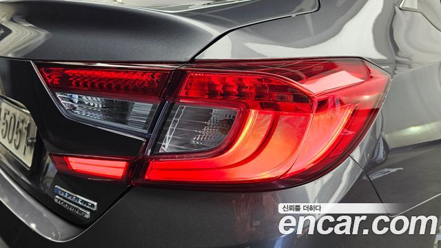 Honda Accord (X) 2.0 Hybrid Touring 2019 — фото 29