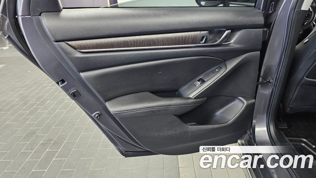 Honda Accord (X) 2.0 Hybrid Touring 2019 — фото 31