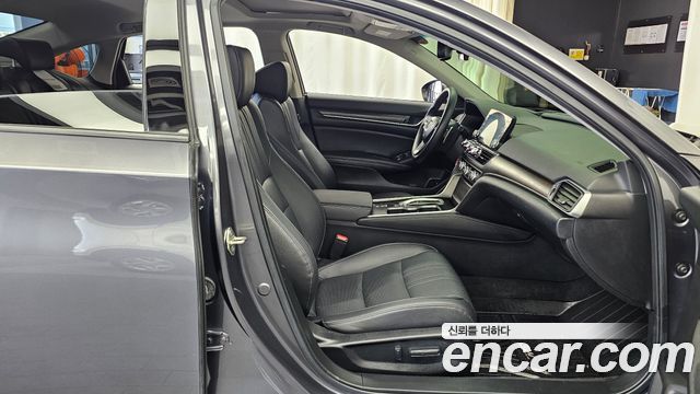 Honda Accord (X) 2.0 Hybrid Touring 2019 — фото 32