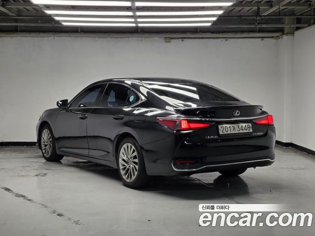 Lexus ES300h (VII) Luxury Plus 2022 — фото 2