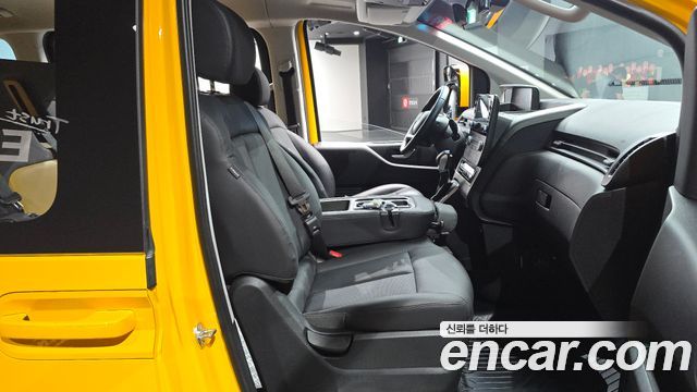 Hyundai Staria L3.5  Kinder Safety Car 15-Seater 2025 — фото 12