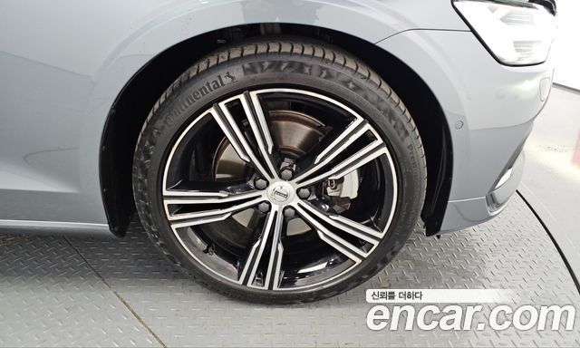 Volvo S60 (III) T5 Inscroption 2020 — фото 21