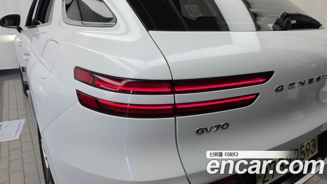 Genesis GV70 2.5T Gasoline 2WD 2024 — фото 23
