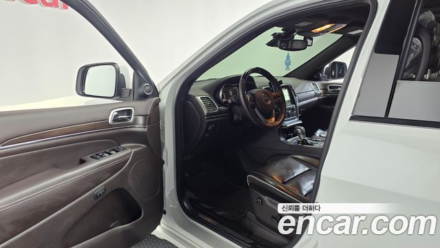 Jeep Grand Cherokee 3.0 Diesel Overland WK2 2018 — фото 10