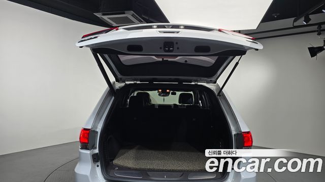 Jeep Grand Cherokee 3.0 Diesel Overland WK2 2018 — фото 16