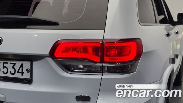 Jeep Grand Cherokee 3.0 Diesel Overland WK2 2018 — фото 23