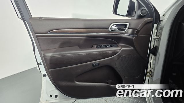 Jeep Grand Cherokee 3.0 Diesel Overland WK2 2018 — фото 24