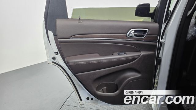 Jeep Grand Cherokee 3.0 Diesel Overland WK2 2018 — фото 25