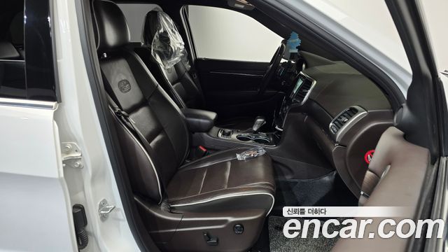 Jeep Grand Cherokee 3.0 Diesel Overland WK2 2018 — фото 26