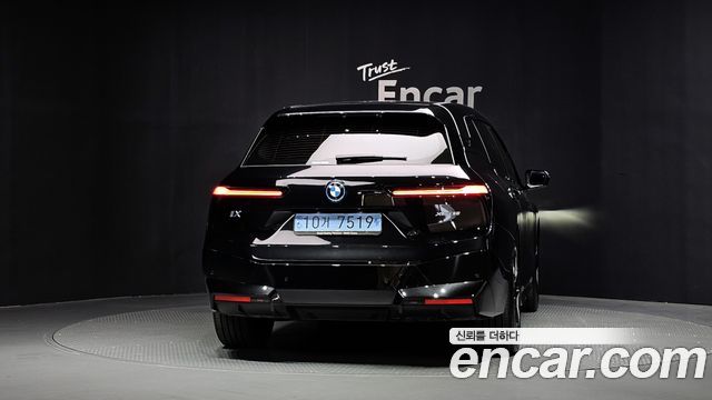 BMW iX xDrive50 Sports Plus 2022 — фото 4