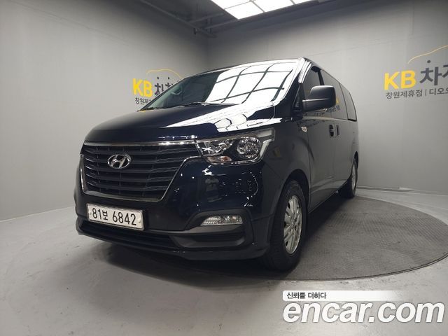 Hyundai Grand Starex Van 3-Seater Smart