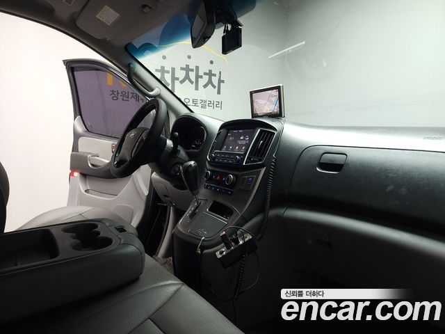 Hyundai Grand Starex Van 3-Seater Smart 2020 — фото 19