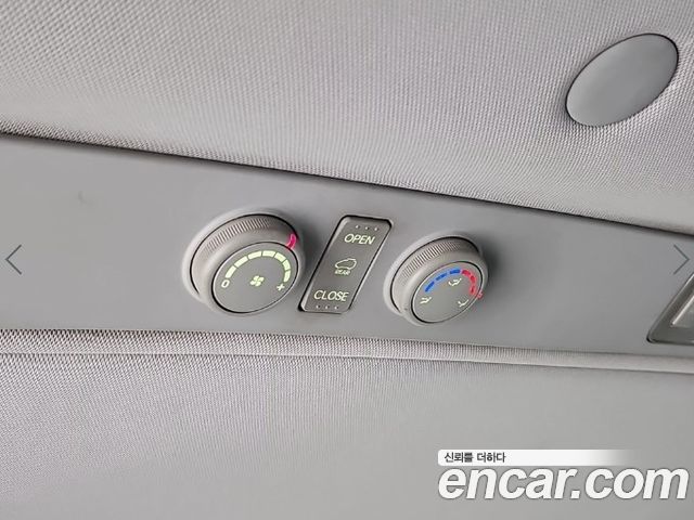 Hyundai Grand Starex 12-Seater Wagon CVX Premium 2013 — фото 17
