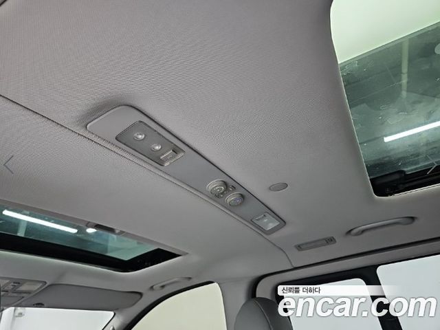 Hyundai Grand Starex 12-Seater Wagon CVX Premium 2013 — фото 18