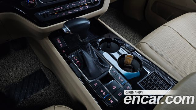 Kia Carnival 9-Seater Hi-Limousine Noblesse Special 2019 — фото 9