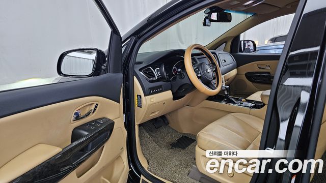 Kia Carnival 9-Seater Hi-Limousine Noblesse Special 2019 — фото 10