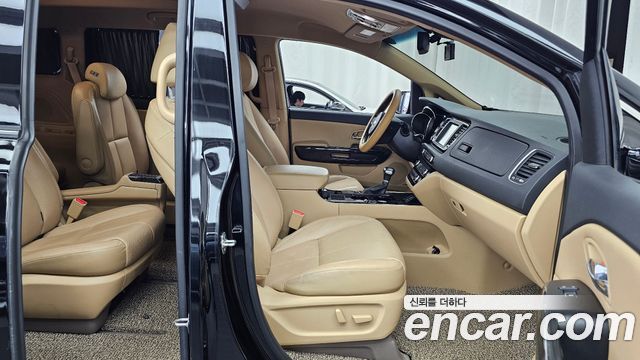 Kia Carnival 9-Seater Hi-Limousine Noblesse Special 2019 — фото 11