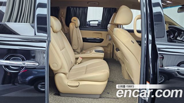 Kia Carnival 9-Seater Hi-Limousine Noblesse Special 2019 — фото 12