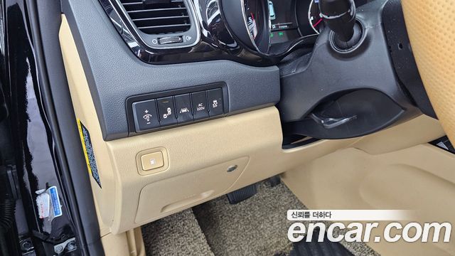Kia Carnival 9-Seater Hi-Limousine Noblesse Special 2019 — фото 16